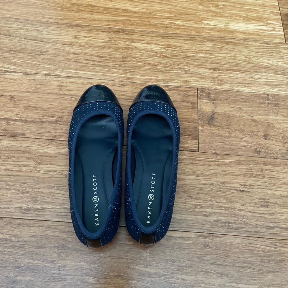 Karen Scott Women's Dark Blue and Black Loafers